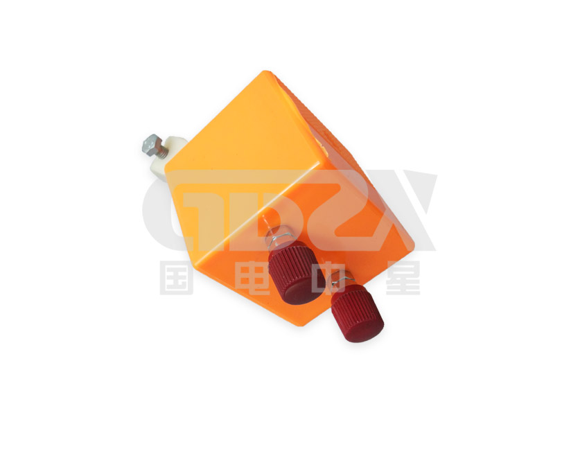 有線高壓核相器主機(jī)側(cè)面