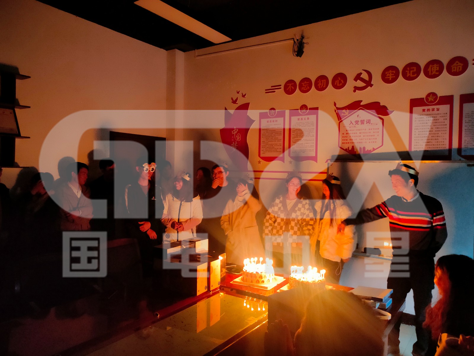 壽星一起吹蠟燭.jpg 壽星一起吹蠟燭.jpg