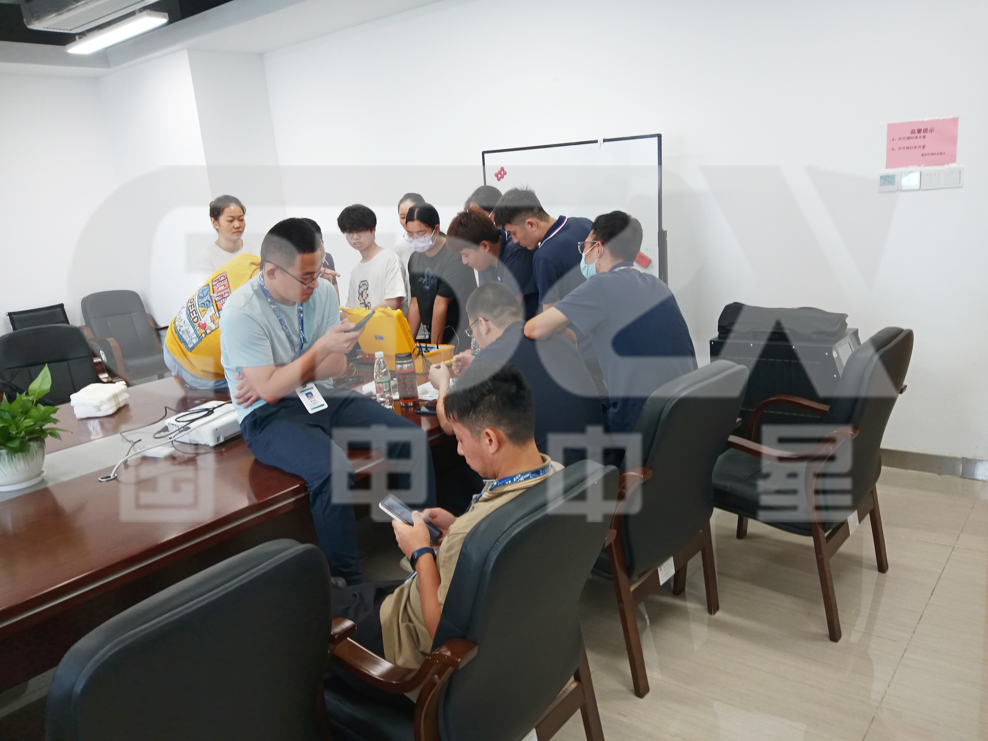 三相氧化鋅帶電測試儀培訓現場.jpg 三相氧化鋅帶電測試儀培訓現場.jpg